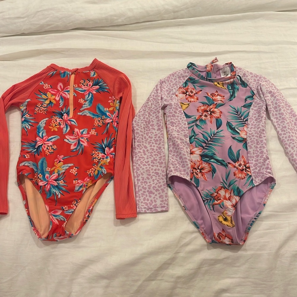 2 girls one-piece swimsuits